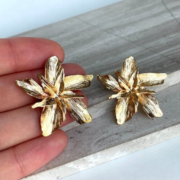 Anthropologie Jewelry - New ~ Anthropologie Petite Bonita Gold Flower Earrings